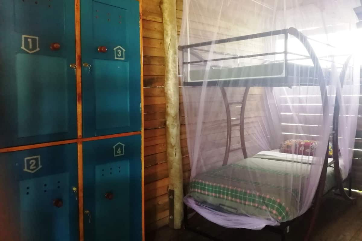 Shared Dormitory (Girls/Boys) | Seterika/papan seterika, cadar katil