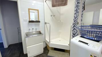 Douche, serviettes fournies