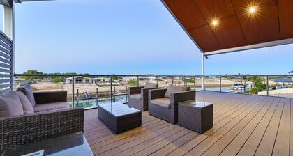 21 Corella Court - Private Jetty & Pool