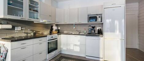 Fridge, microwave, dishwasher, cookware/dishes/utensils