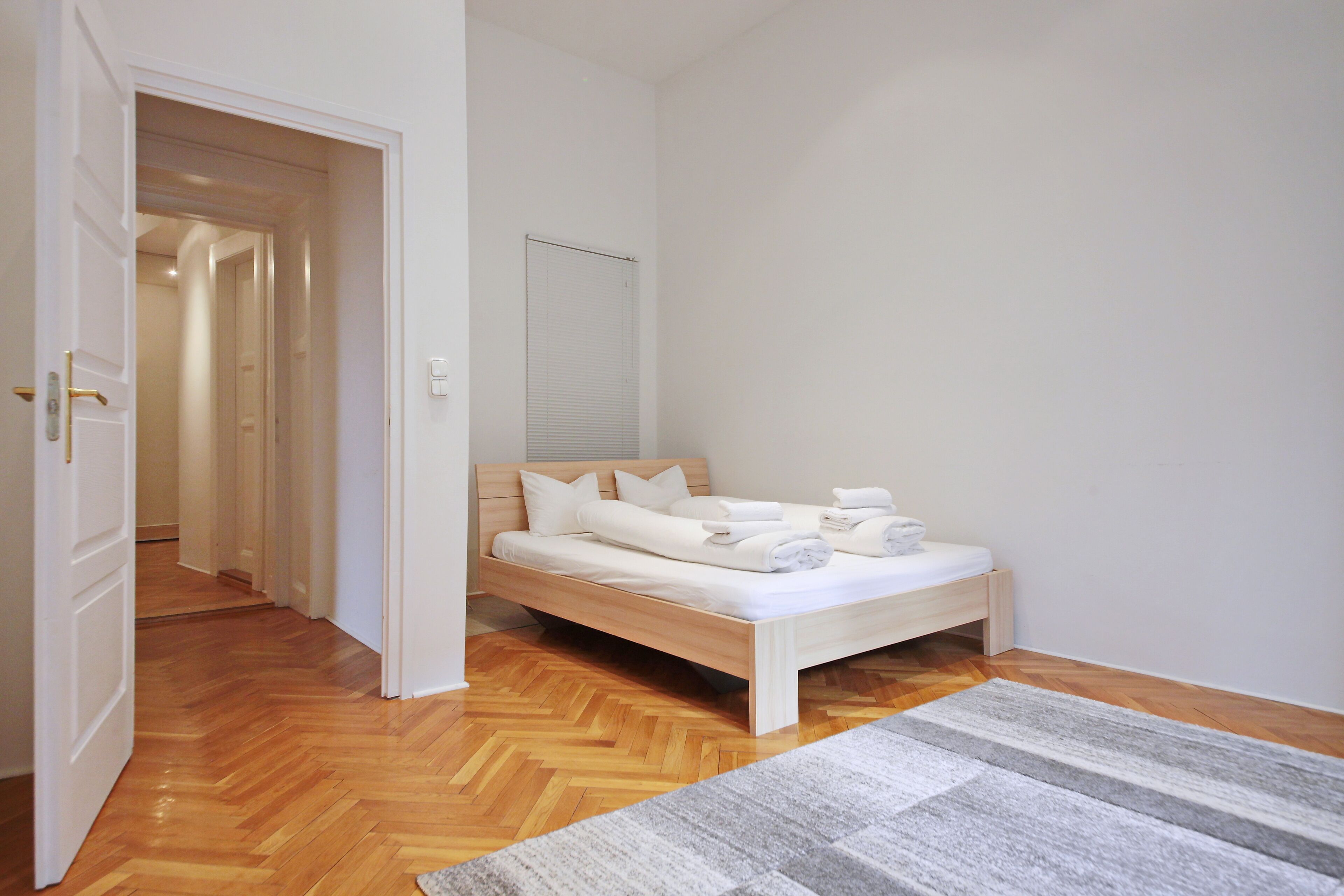 2 bedrooms, desk, iron/ironing board, WiFi