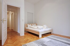 2 Schlafzimmer, Schreibtisch, Bügeleisen/Bügelbrett, WLAN