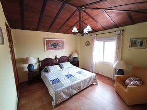 5 bedrooms, bed sheets