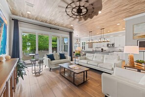 تلفزيون، وحدة تحكم لألعاب الفيديو، هولو، خدمات بث