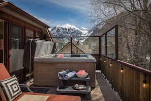Outdoor spa tub - RIVER BLISS- New Hot Tub, Private, Convenient, & Perfect Location (Telluride)