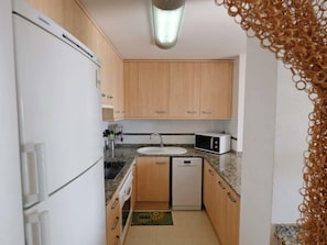 Refrigerador, microondas, horno y lavavajillas