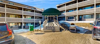 Ski-in / ski-out leilighet med felles basseng og badestamp! Bare noen skritt fra skiheisen!