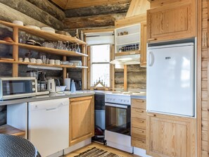 Refrigerador, microondas, lavavajillas, utensilios de cocina