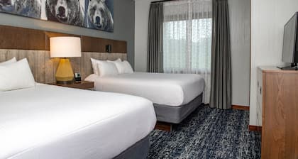 Glacier Canyon Resort With Free access to WaterParks and other Amenities