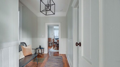 Historic 2 bedroom condo in Savannah's Starland District.