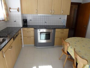 Kühlschrank, Kochgeschirr/Geschirr/Besteck