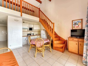 Interior - Proche de la Plage | Apt spacieux + Accès Piscine (Valras-Plage)