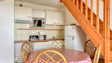 Microwave, stovetop, dishwasher