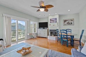 Smart TV - Oceanfront duplex with direct beach access (Emerald Isle)