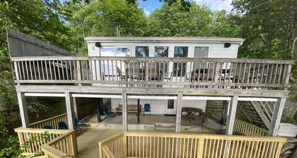 Sip, Splash, and Relax at Falls View Cottage! Family, Wine tours, Girls Trip!