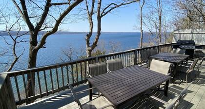 Sip, Splash, and Relax at Falls View Cottage! Family, Wine tours, Girls Trip!