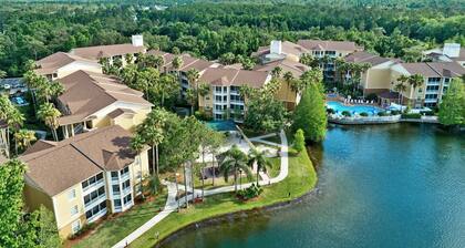 All Suite Resort sijaitsee Vanhankaupungin huvipuiston ja Disney World -kadun vieressä