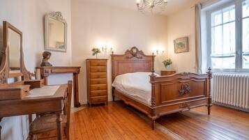 5 chambres, fer et planche à repasser, Wi-Fi