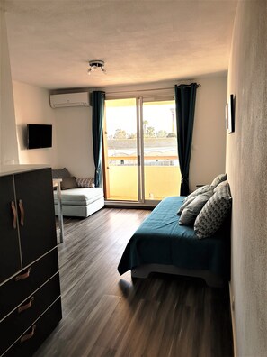 1 chambre, fer et planche à repasser, Wi-Fi, draps fournis