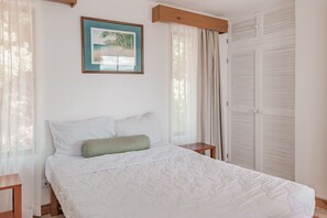 3 bedrooms, iron/ironing board, internet, bed sheets - Inviting ocean-view condo near the beach with pools, scenic balcony, & WiFi (Playa Hermosa)