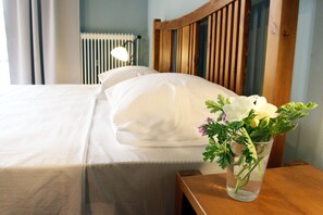 4 bedrooms, iron/ironing board, travel cot, free WiFi