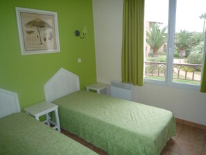 3 bedrooms, travel cot, WiFi, bed sheets