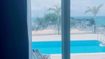 Grand Villa | 3 bedrooms, in-room safe, individually decorated, individually furnished