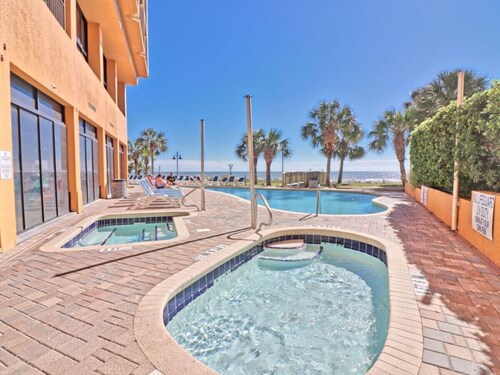 Beautiful Oceanfront, Full Kitchen, Pet Friendly