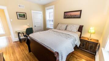 3 bedrooms, desk, iron/ironing board, free WiFi