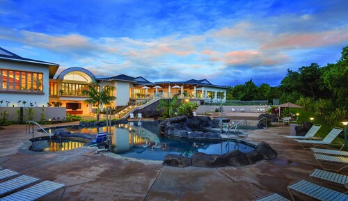 Spacious Hawaiian Paradise with Private Balcony's and Full access to all Amenities
