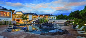 Spacious Hawaiian Paradise with Private Balcony's and Full access to all Amenities