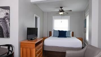 Iron/ironing board, internet, bed sheets