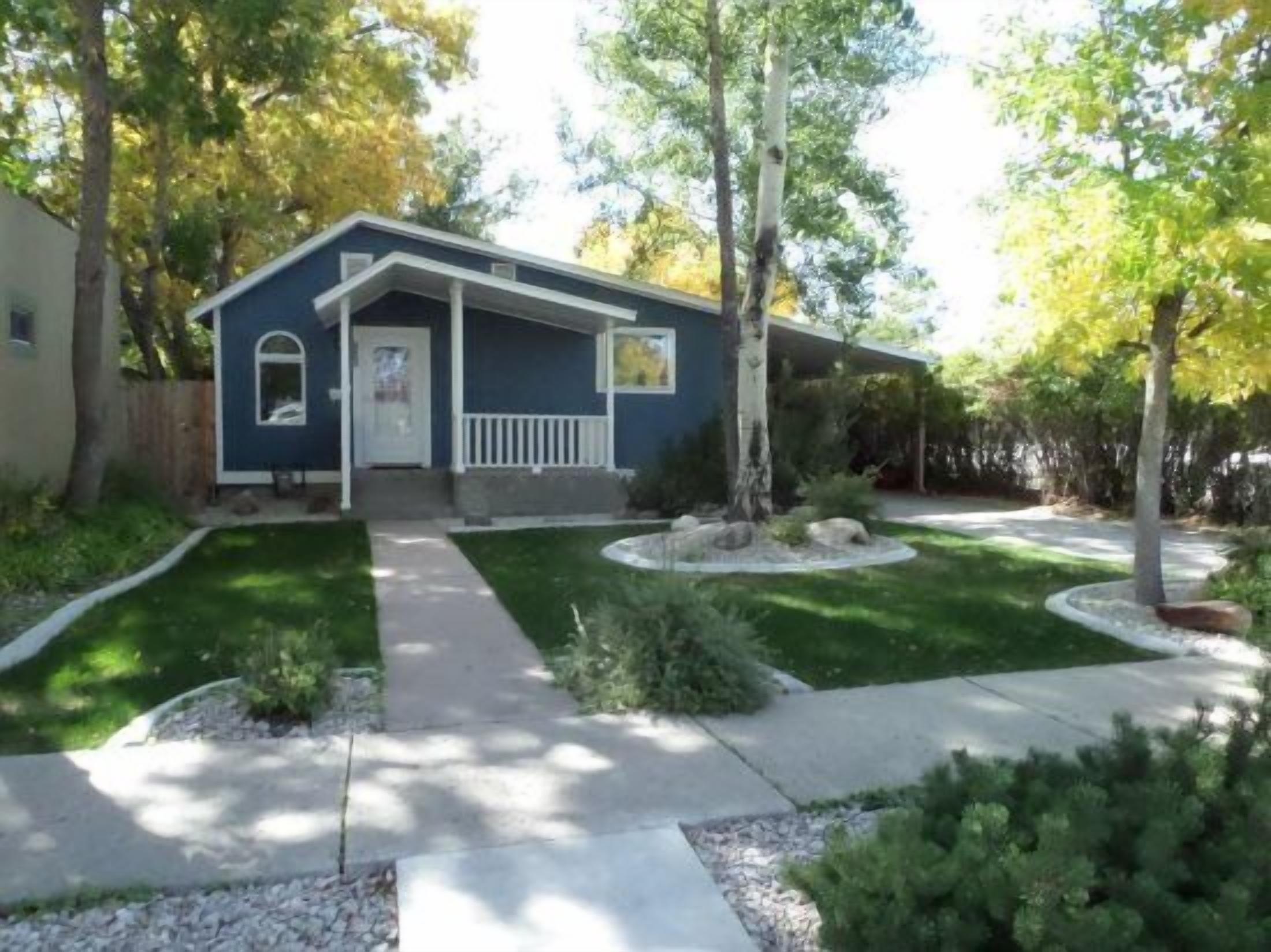 Our Place, walking distance to historic downtown Cody and to the City Park!