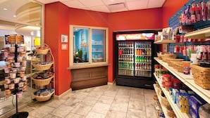 A store with a Coca-Cola refrigerator, shelves stocked with snacks, and a display of baskets and packaged goods. - Old Town Alexandria Vacation Resort! (Alexandria)