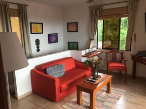 Premium House, 2 Bedrooms, Private Pool, City View | Living area