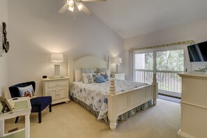 2 bedrooms, iron/ironing board, WiFi, bed sheets - Updated Baths w New TVs Nice 2 BR Townhome Bikes & Beach Gear included (Hilton Head Island)