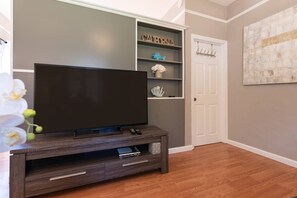 Interior - Pasadena Lovely apartment near Old Town (Pasadena)