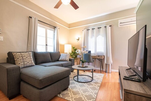 TV - Pasadena Lovely apartment near Old Town (Pasadena)