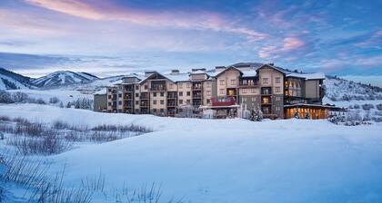 Mountain Side Resort mit direktem Ski-In / Out, Innenpools und 2 Open-Air-Whirlpools