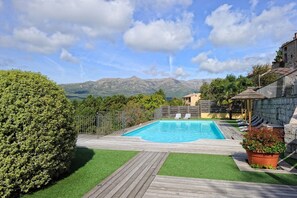 Outdoor pool, a heated pool - Zonza, duplex apartment (zonza)