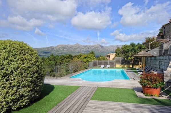 Piscine extérieure, piscine chauffée