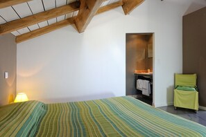 1 bedroom, in-room safe, iron/ironing board, free WiFi - Zonza, duplex apartment (zonza)