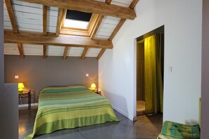 1 chambre, coffres-forts dans les chambres, fer et planche à repasser