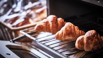 Free daily buffet breakfast