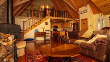 Smart-tv och eldstad