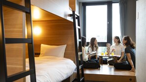 WiFi (無料)、ベッドシーツ