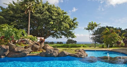 Enjoy this Tropical, Oceanside 1 mile from Queens Bath Tide Pool