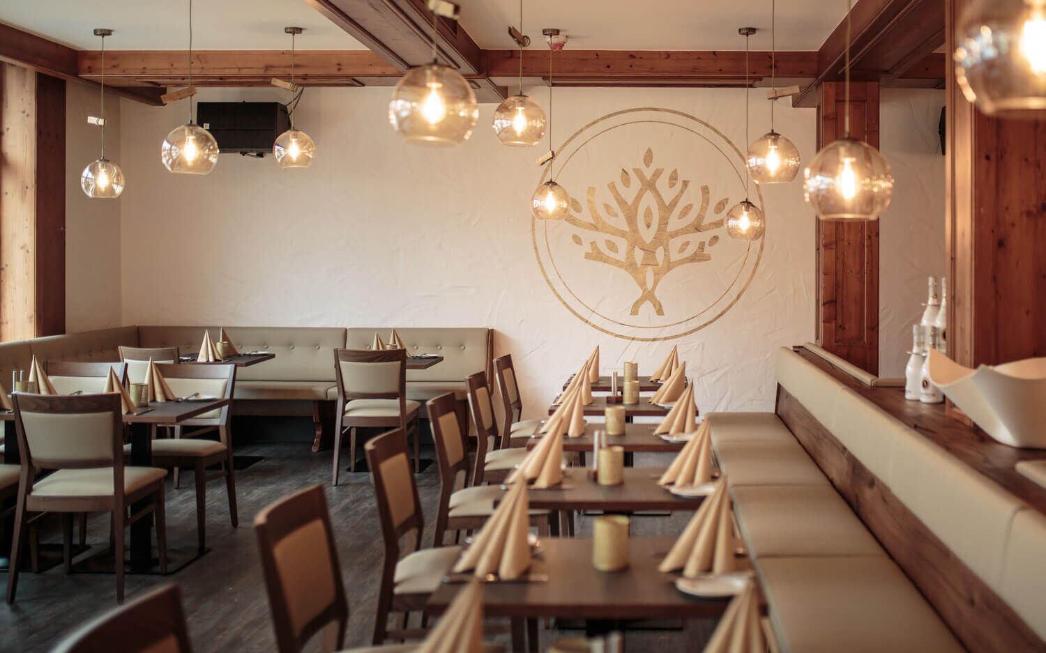 breakfast, lunch, dinner served; german cuisine