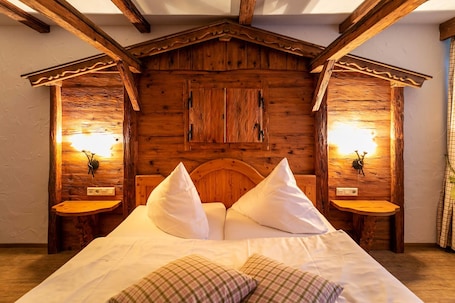 Design Suite | 1 bedroom, hypo-allergenic bedding, in-room safe, desk