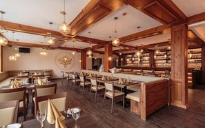 Se sirven desayunos, almuerzos y cenas; cocina alemana